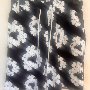 ROMWE Black and White Floral Men's Flat Front Shorts